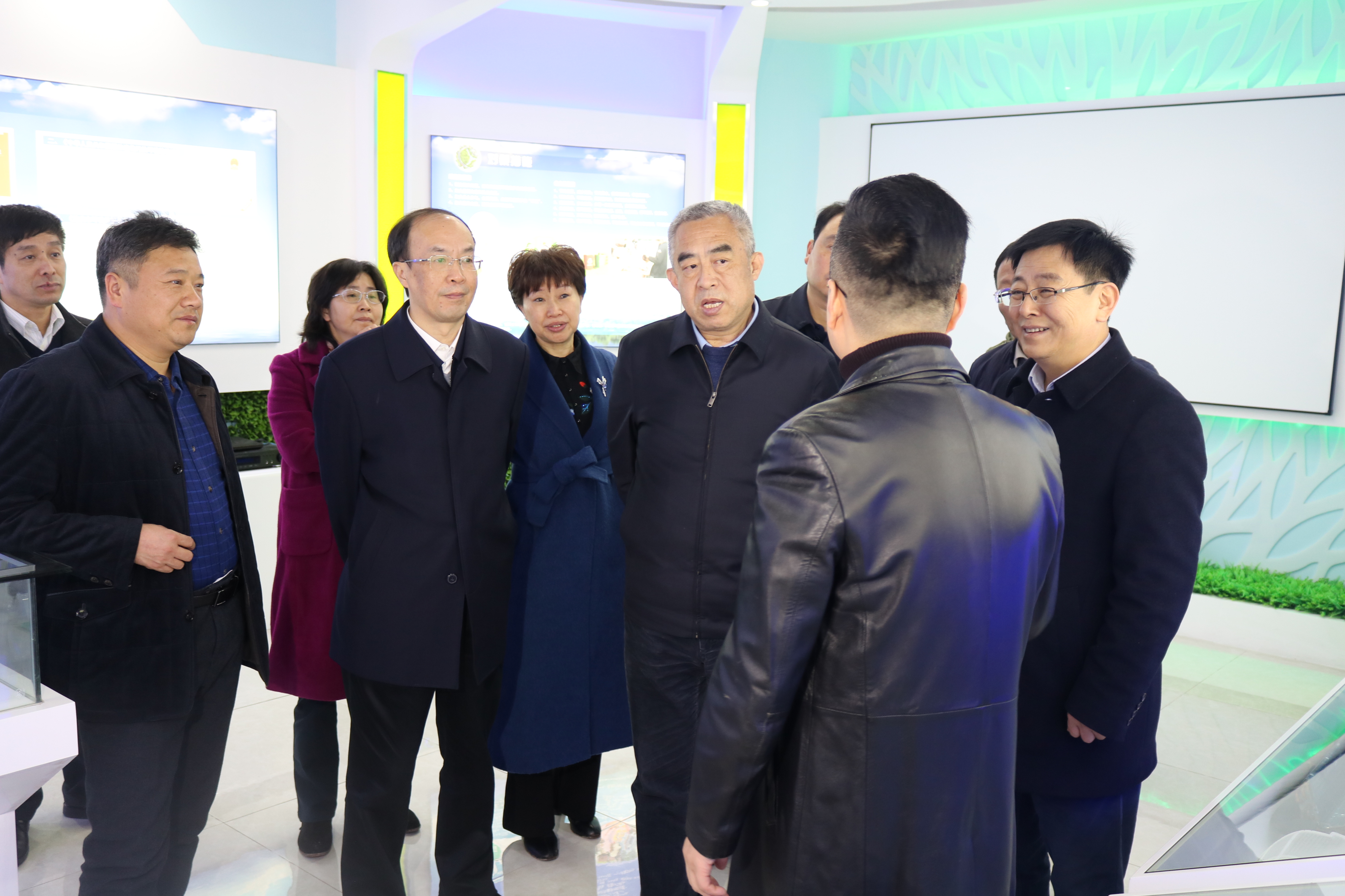 熱烈歡迎重慶市生態環境局局長辛世杰一行蒞臨中天電廢指導環保工作